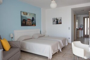 1 bedroom, iron/ironing board, free WiFi, bed sheets - Sideratos Apartments (Karfas)