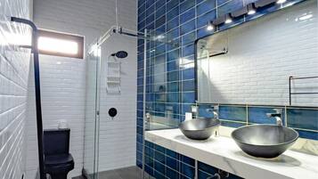 House | 6 bedrooms, Internet