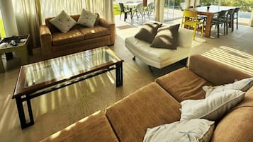 Villa | 4 bedrooms, Internet