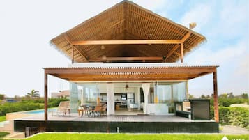 Villa | 4 bedrooms, Internet
