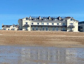 Exterior - Luxury on the beach (Portsmouth)