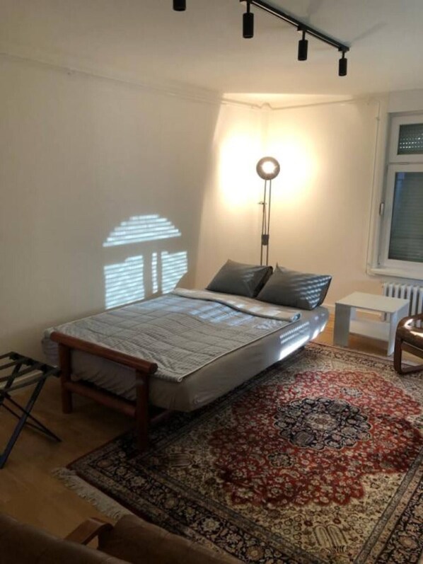1 chambre, fer et planche à repasser, Wi-Fi, literie fournie