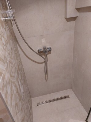 Hair dryer, slippers, towels, soap - Atelje 11.
(Beograd)