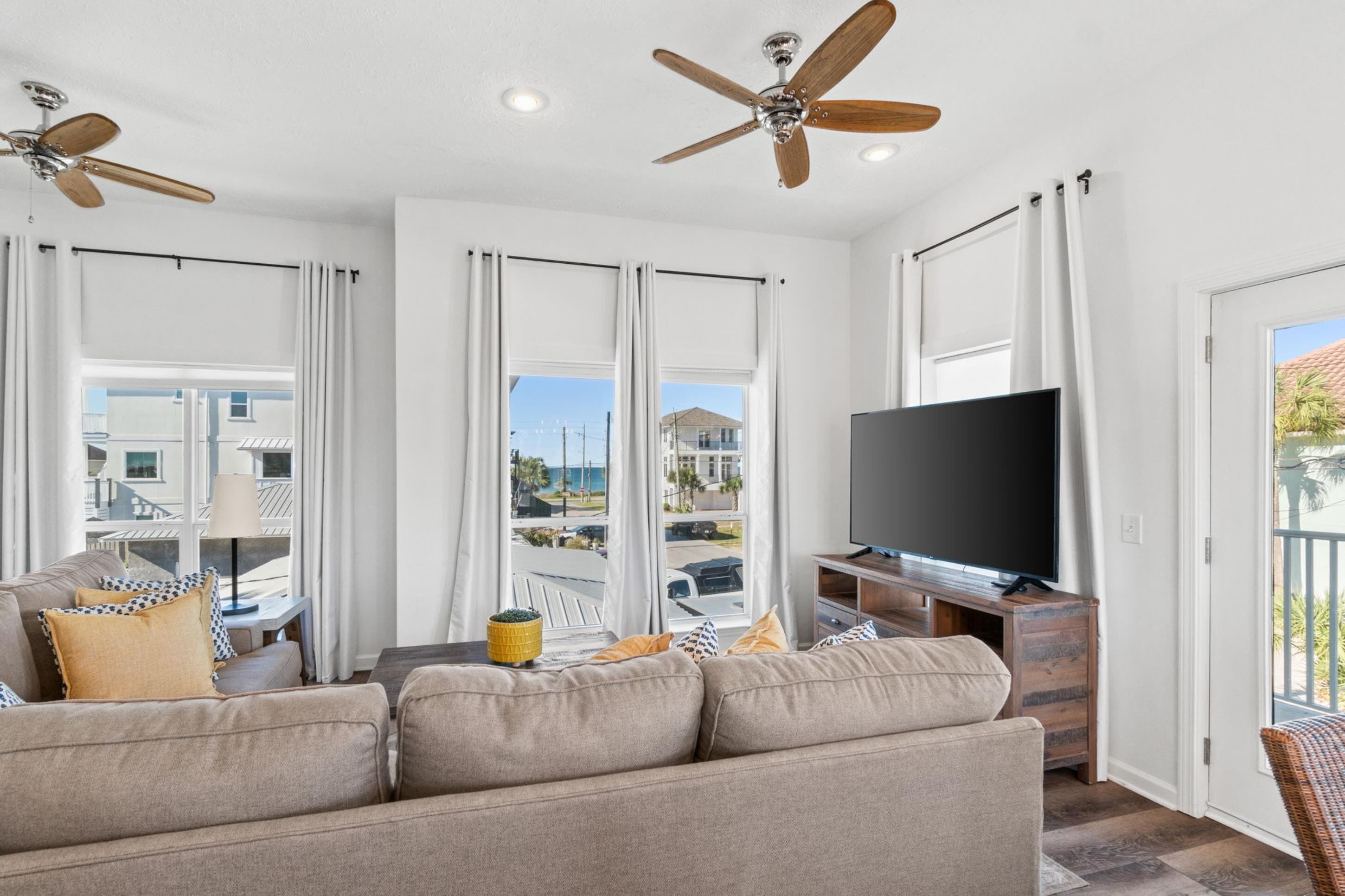 Ferienhaus, 5 Schlafzimmer, Whirlpool | Wohnbereich | 65-Zoll-Smart-TV mit Digitalempfang, Netflix, Hulu