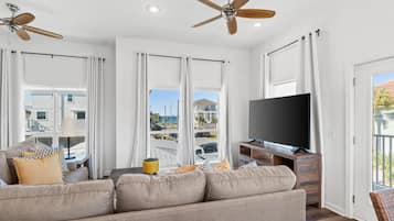 Ferienhaus, 5 Schlafzimmer, Whirlpool | Wohnbereich | 65-Zoll-Smart-TV mit Digitalempfang, Netflix, Hulu