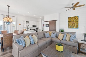 Maison, 5 chambres, baignoire à remous | Aire de séjour | Téléviseur connecté de 65 po avec télévision numérique, Netflix, Hulu