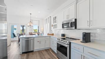 Hus - 5 soveværelser - boblebad | Privat køkken | Køleskab/fryser i fuld størrelse, mikrobølgeovn, ovn, kogeplade