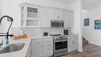 Casa, 5 quartos, banheira de imersão | Cozinha privada | Cafeteira/chaleira, geladeira grande, micro-ondas, fogão