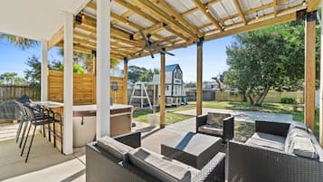 Maison, 5 chambres, bain à remous | Terrasse/Patio