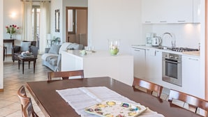 House - Sunny Varenna Apartment (Perledo)