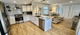 Walk to town/beach/pickleball courts; cozy & clean