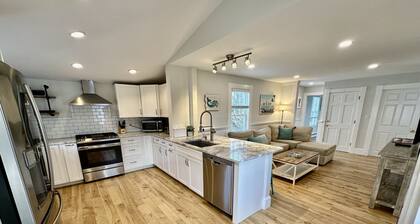 Walk to town/beach/pickleball courts; cozy & clean