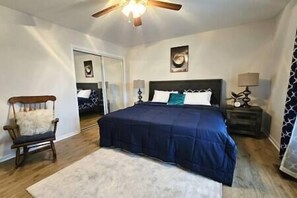 4 makuuhuonetta, silitysrauta/-lauta, vauvan matkasänky, Wi-Fi