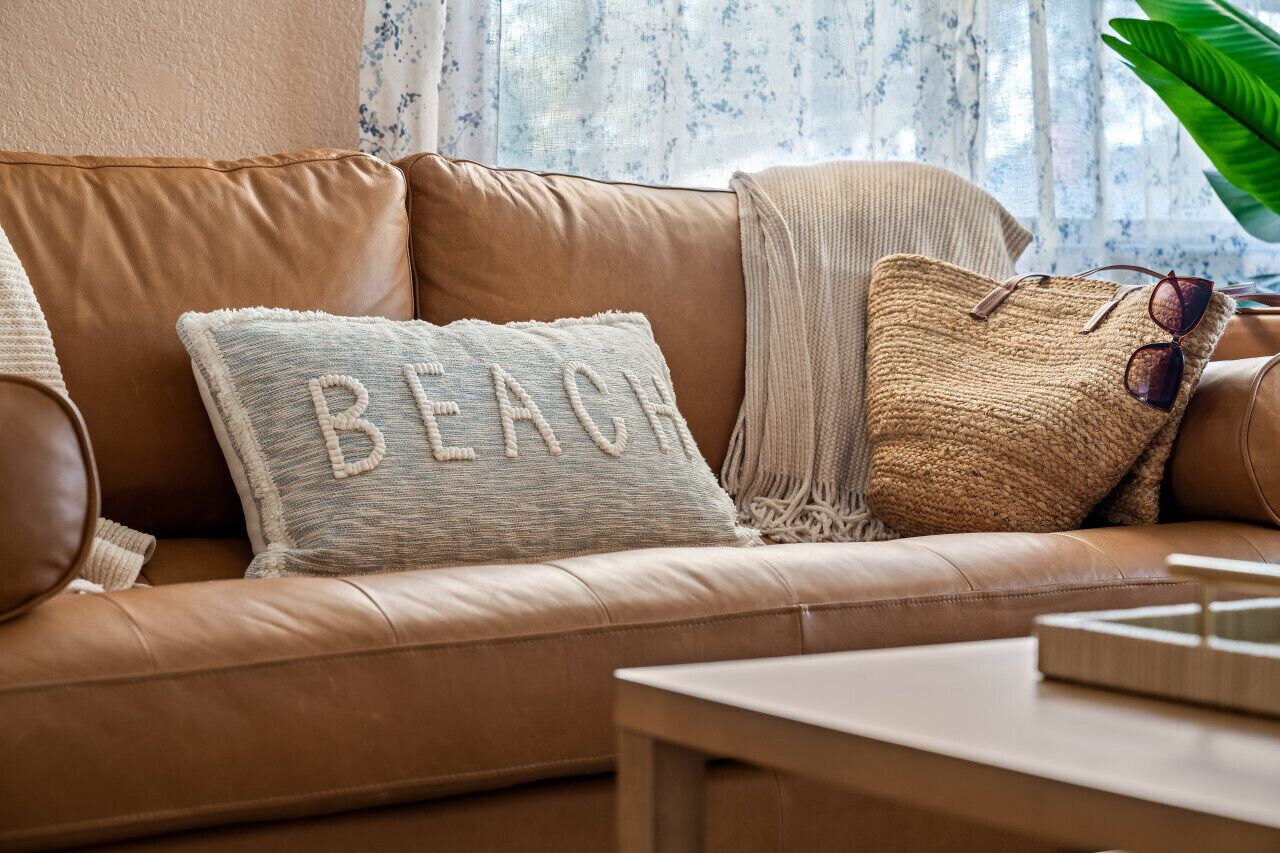 Älytelevisio, kirjoja, työhuone