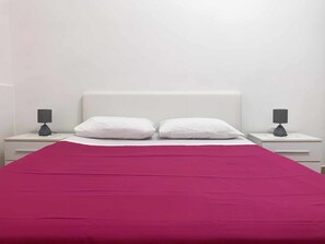 2 camere, una scrivania, Wi-Fi gratuito, lenzuola