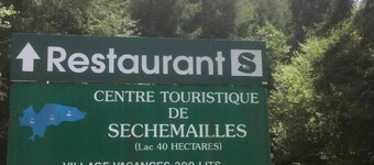 LES PIPISTRELLES 19 : GITE 6 ou 10 ou 14 personnes