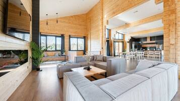 Smart-TV, Kamin, Bücher