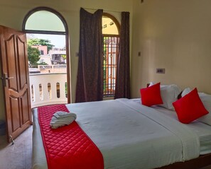 Ropa de cama de alta calidad y escritorio 