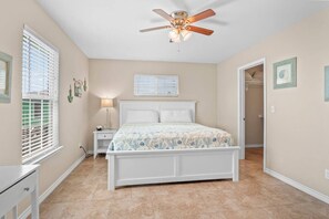 3 bedrooms, desk, iron/ironing board, free WiFi