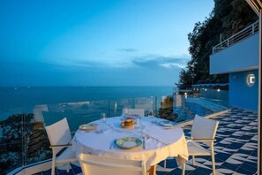 Outdoor dining - Laguna Blu - Villa a Picco sul Mare ad Amalfi (Vietri sul Mare)
