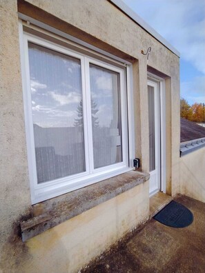 Exterior detail - O'zen - Studio Lumineux et Calme Avec Jardin (Sablé-sur-Sarthe)
