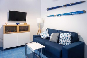 TV, books - B&B Angelica - Apartment (Bacoli)