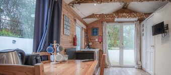 The Lodge - 1 Bedroom - Freshwest Beach Retreat