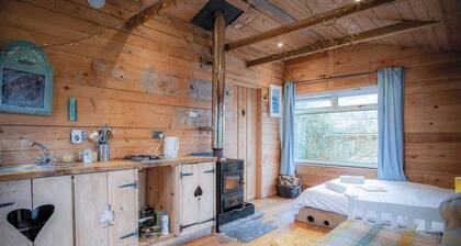 The Hygge Hut - 1 Bed - Freshwest Beach Retreat