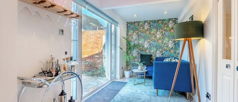 المنشأة من الداخل