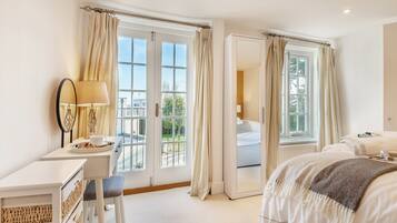 4 bedrooms, free WiFi, bed sheets