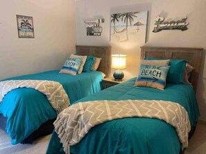 3 Schlafzimmer, Schreibtisch, Bügeleisen/Bügelbrett, Reisekinderbett