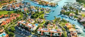 Massive 3 bedroom with Pool