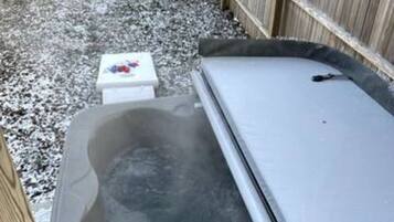 Tina de hidromasaje al aire libre