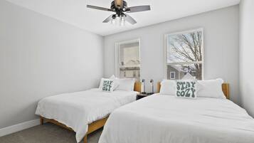 3 habitaciones, escritorio, tabla de planchar con plancha y wifi