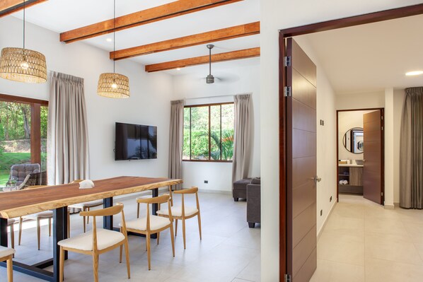 Deluxe House, 2 Bedrooms | Living area