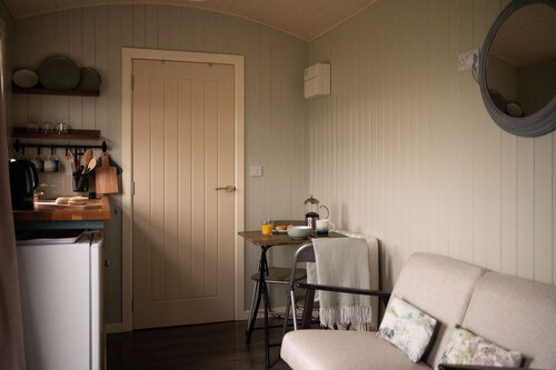 1 Bed Shepherds Hut-sleeps 2-pets-parking-mtn View