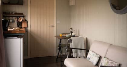 1 Bed Shepherds Hut-sleeps 2-pets-parking-mtn View
