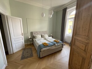 2 bedrooms, desk, iron/ironing board, free WiFi - City Center 3, Cozy 2 br in the city center, near New York Cafe! (Budapest)