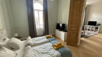 2 bedrooms, desk, iron/ironing board, free WiFi