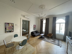 Smart TV - City Center 3, Cozy 2 br in the city center, near New York Cafe! (Budapest)