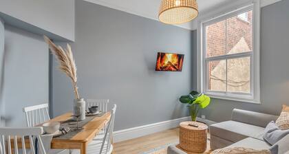 Stylish, newly renovated 2bed seaside apartment