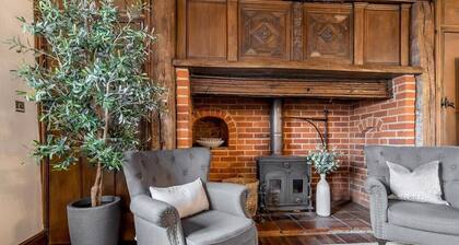 Character, country 5bed house w/garden & parking