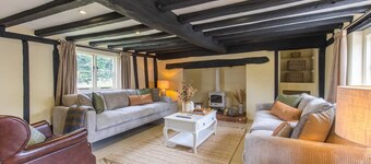 Stylish, modern 5bed Farmhouse w/garden & parking