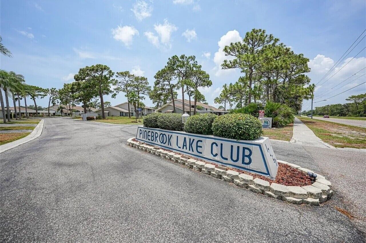 Venice Condo for Mar and April. Close by recreation, golf and 5 min to Beach