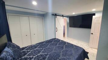 3 bedrooms, iron/ironing board, WiFi, bed sheets