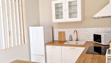 Micro-ondes, four, plaque de cuisson, lave-vaisselle