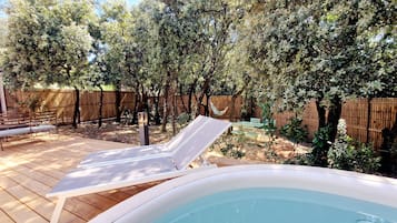 Bain à remous extérieur