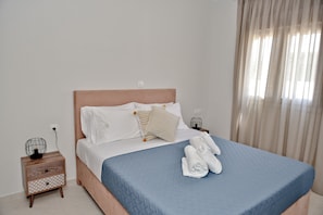 4 bedrooms, desk, iron/ironing board, travel cot - Serenity Retreat Villa ,By IdealStay Experience  (87GJ+9H Gournes Gouvon, Greece)