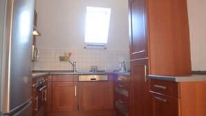 Kaffetrakter/tekoker, kjøleskap, mikrobølgeovn og ovn