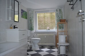 Hårtørrer, håndklæder, Sæbe, Toiletpapir